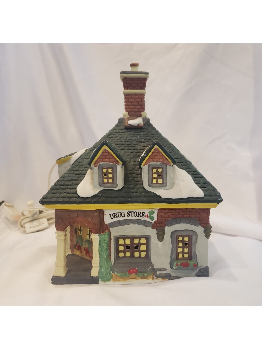O'well Drug Store Ceramic Ĺight Up For Christmas Village